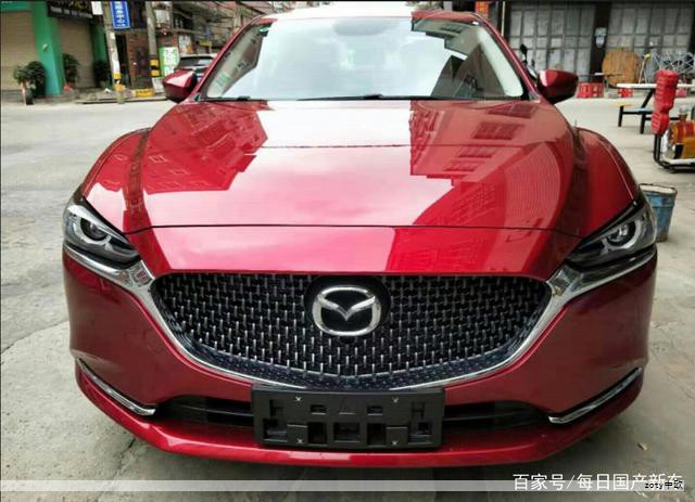 床头放着的塑料瓶,原本只是一个普通的日用品,实际上却隐藏着不小的火灾隐患。烟头未彻底熄灭就丢入空饮料瓶,再将瓶子放在床头柜上,极易在短时间内点燃周围的可燃物,造成房间内火势蔓延。 床头放着的塑料瓶,原本只是一个普通的日用品,实际上却隐藏着不小的火灾隐患。烟头未彻底熄灭就丢入空饮料瓶,再将瓶子放在床头柜上,极易在短时间内点燃周围的可燃物,造成房间内火势蔓延。