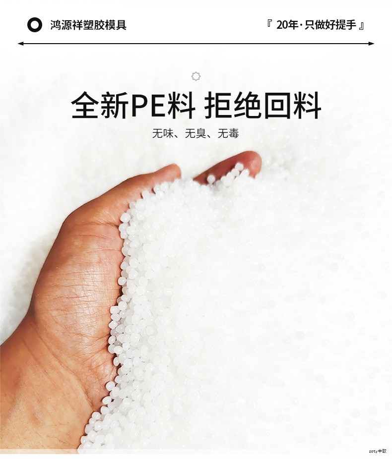 在换季时，居民家中大量闲置衣物被摆上台面，