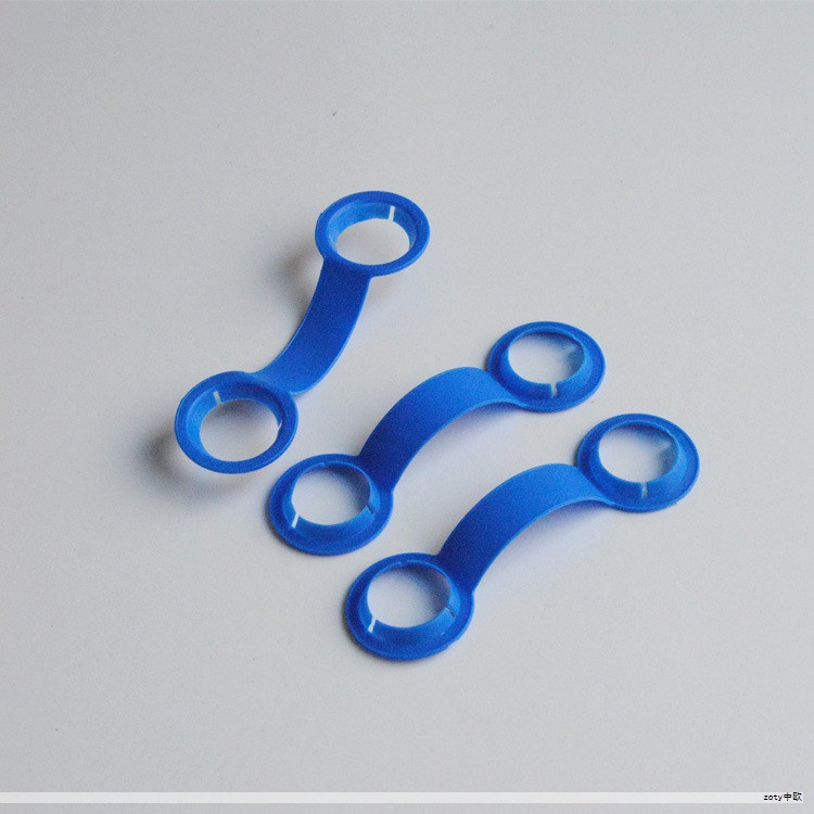 他出生在广东顺德一个贫