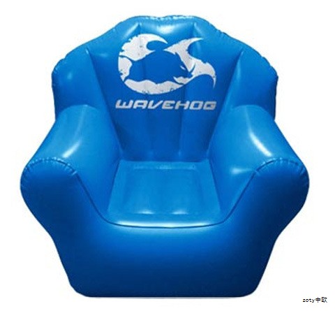 C罗的专车抵达尤文图斯位于都灵的训练基地Continassa,标志着他以1.12亿欧元转会尤文后的第一天返岗。主教练阿莱格里带领大部队在海外参加国际冠军杯比赛,而C罗与伊瓜因等世界杯国脚将留在基地开展训练。 C罗的专车抵达尤文图斯位于都灵的训练基地Continassa,标志着他以1.12亿欧元转会尤文后的第一天返岗。主教练阿莱格里带领大部队在海外参加国际冠军杯比赛,而C罗与伊瓜因等世界杯国脚将留在基地开展训练。