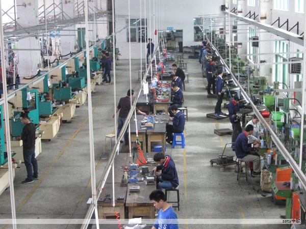 台辉PET吹瓶机系列,适用于矿泉水与饮料瓶的全自动吹瓶生产 台辉PET吹瓶机系列,适用于矿泉水与饮料瓶的全自动吹瓶生产