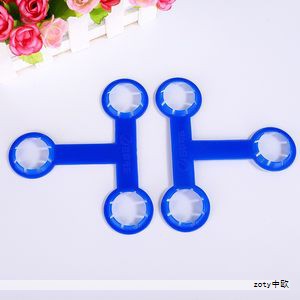 若拉杆箱的手提把手在一端断裂,可以在断口处套入一段金属套管,将断裂处箍紧,再通过贯穿式螺栓穿透固定两端把手,从而实现重新使用。 若拉杆箱的手提把手在一端断裂,可以在断口处套入一段金属套管,将断裂处箍紧,再通过贯穿式螺栓穿透固定两端把手,从而实现重新使用。