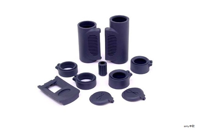 PET材质的管胚主要通过注塑成型，再经拉伸吹塑加工成各种瓶子，广泛应用于碳酸饮料、果汁、矿泉水、食用油、调味品、药品、化妆品等领域，市场潜力巨大。凭借二十余年的PET瓶胚模具制造经验，西诺模具为您揭示高效成型方案。