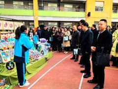 筑牢改革根基；二要实施学为中心、课堂革命、