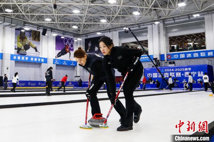 中国冰壶联赛西宁站开幕 多支队伍争夺米兰冬奥