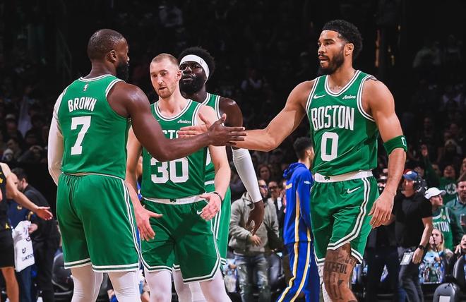 NBA常规赛收官战：季后赛席位尘埃落定，雄鹿勇