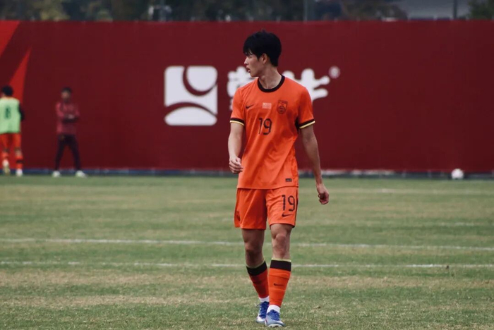 18岁新援邓捷夫中超首秀惊艳 跑动数据登顶