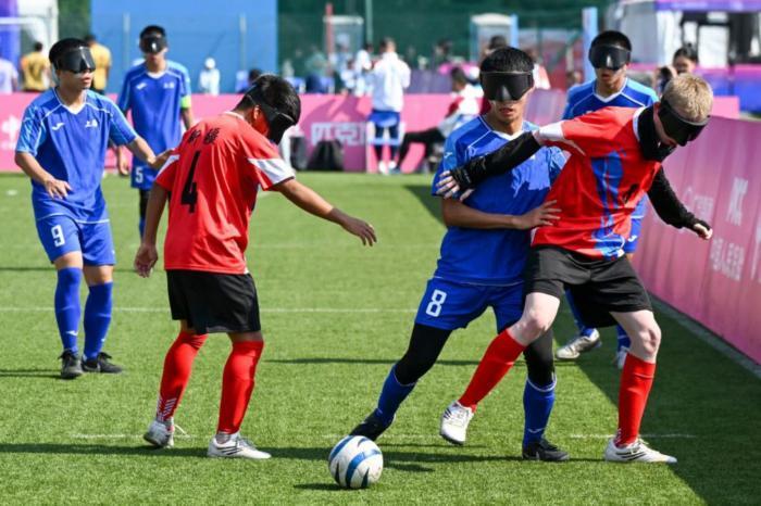 新疆盲人足球队首次亮相残特奥会 用喂喂喂诠释