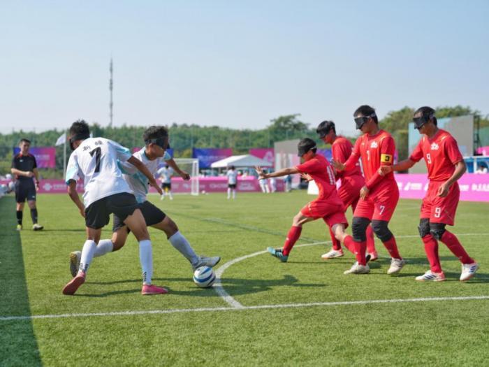 新疆盲人足球队首次亮相残特奥会 用喂喂喂诠释