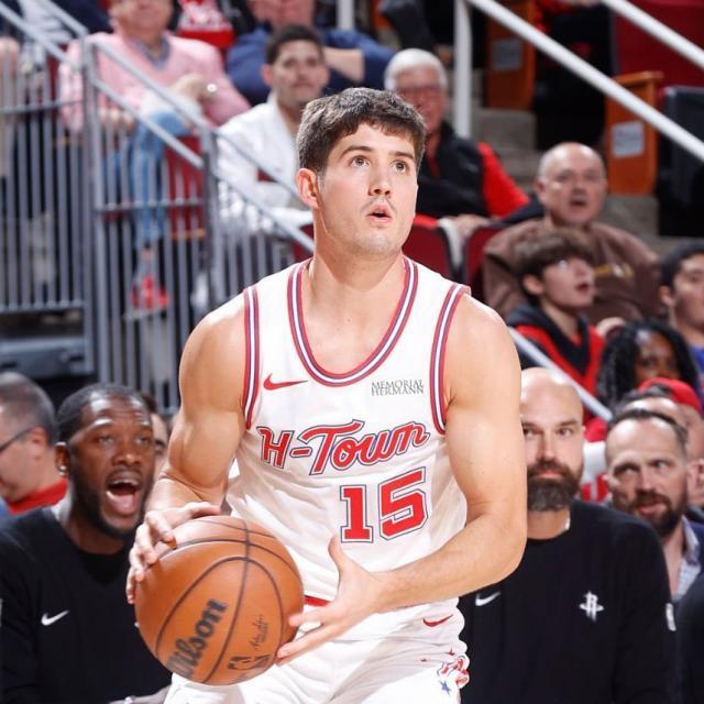 火箭谢泼德三分神射创纪录 雄鹿多人爆发难阻败