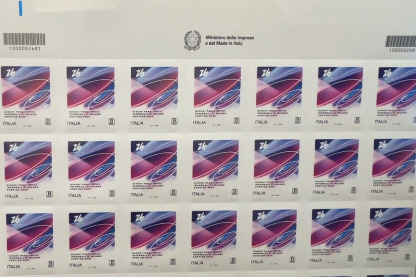 米兰民众热情抢购冬奥纪念邮票