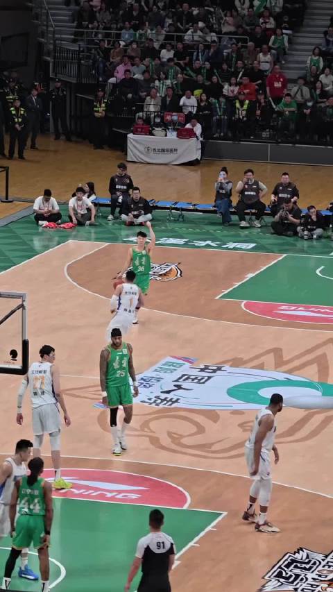 辽宁男篮主场力克北京队 末节逆转引爆全场