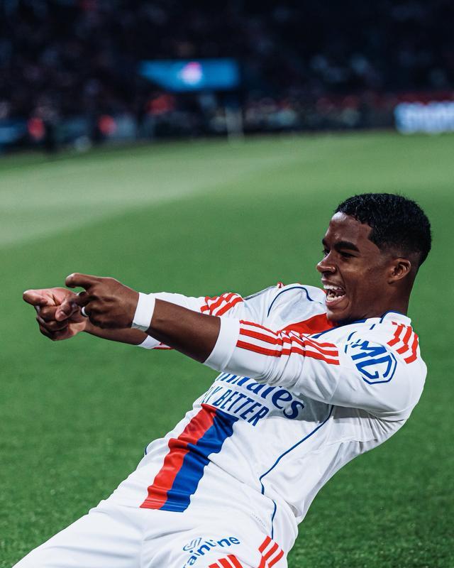 19岁巴西天才恩德里克20分钟连斩大巴黎防线 法国