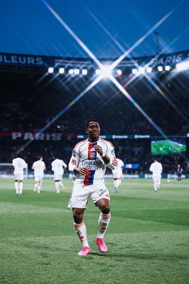 19岁巴西天才恩德里克20分钟连斩大巴黎防线 法国